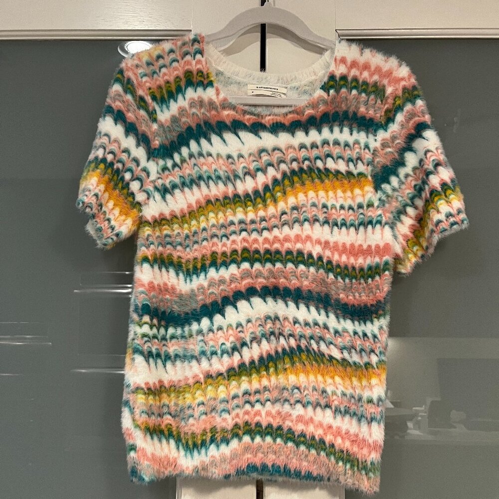 Unique Anthropologie marbled color fuzzy short sleeve sweater, M